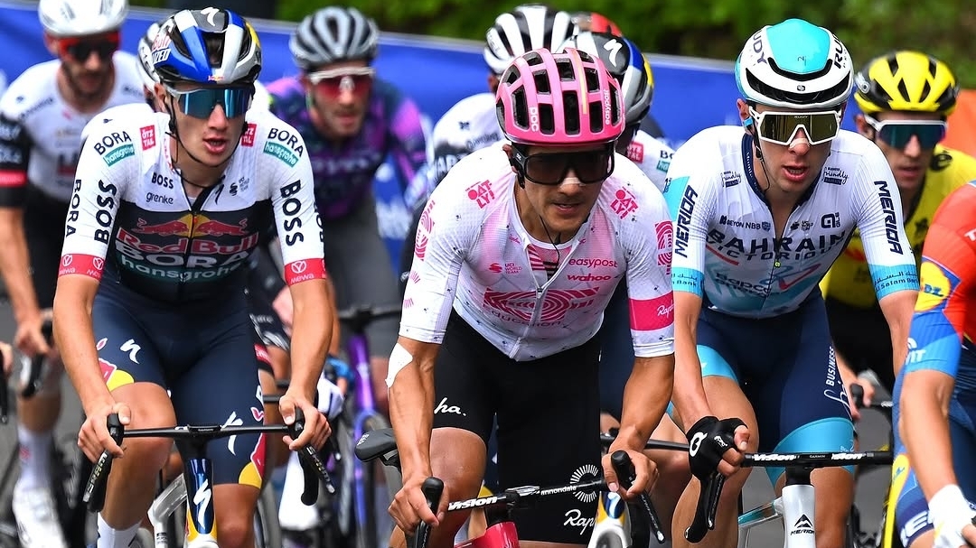 Terminó la etapa 7 del Giro de Italia 2025 donde Richard Carapaz cruzó la línea octavo y se metió en el ‘top ten’ de la clasificación.