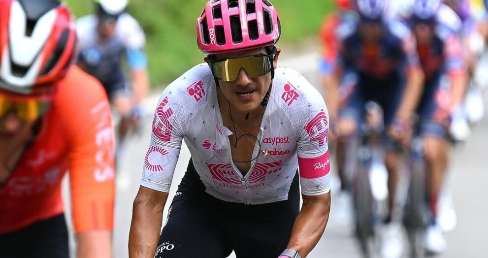 Teminó la etapa 14 del Giro de Italia 2025, donde Richard Carapaz cruzó la meta en la novena posición y subió al cuarto lugar en la clasificación general.